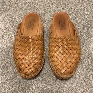 woven leather slides are Mohinders’ original style